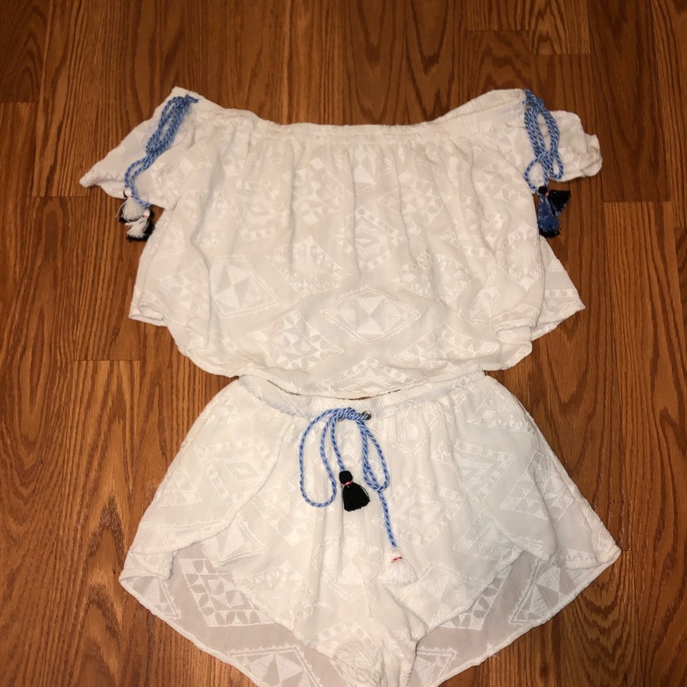 white shorts - Picture 2 of 2